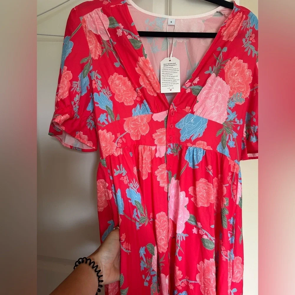 Red, colorful, floral, V-neck button, short sleeve maxi dress with waist belt - Picture 4 of 6